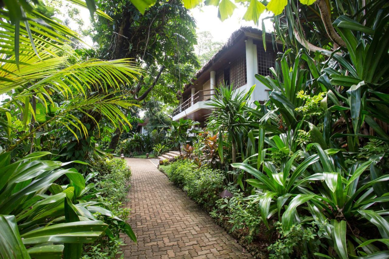 Mandala Spa & Resort Villas Manoc-Manoc Exterior foto