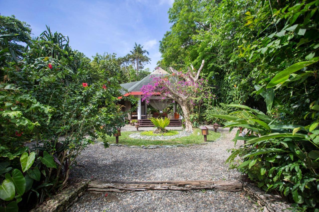 Mandala Spa & Resort Villas Manoc-Manoc Exterior foto