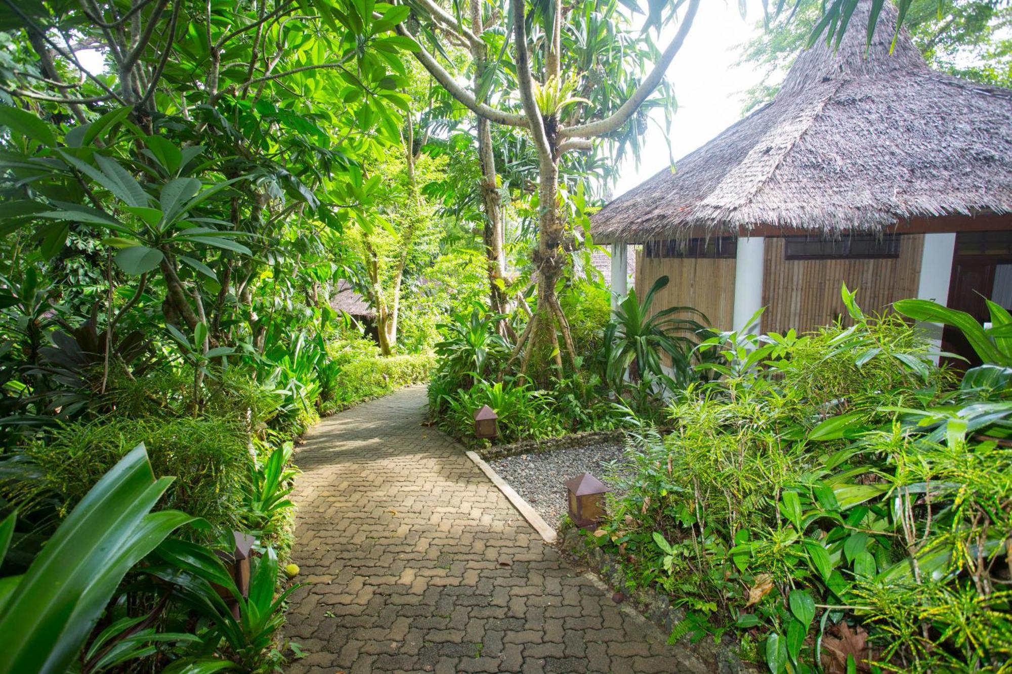 Mandala Spa & Resort Villas Manoc-Manoc Exterior foto