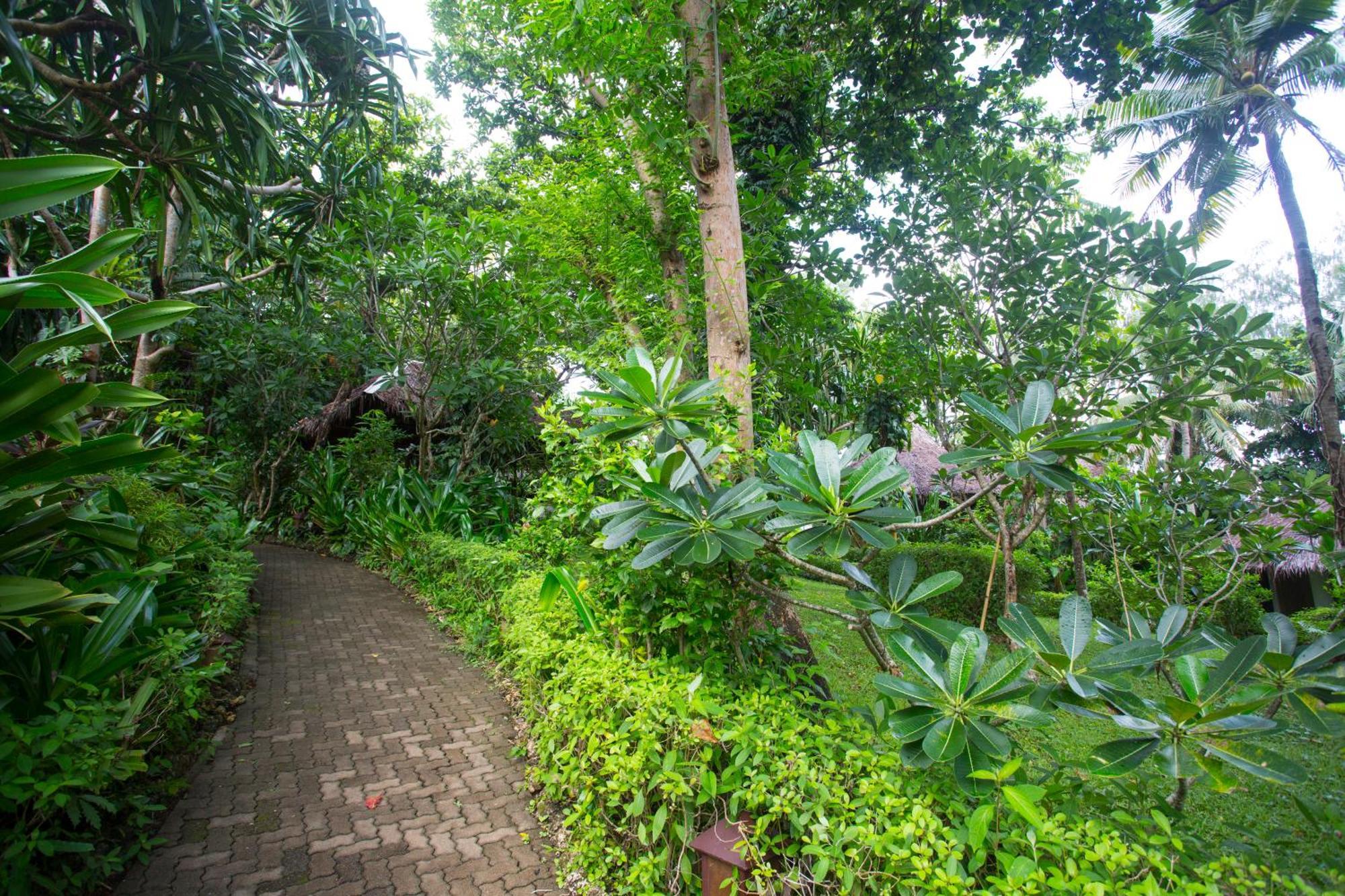Mandala Spa & Resort Villas Manoc-Manoc Exterior foto