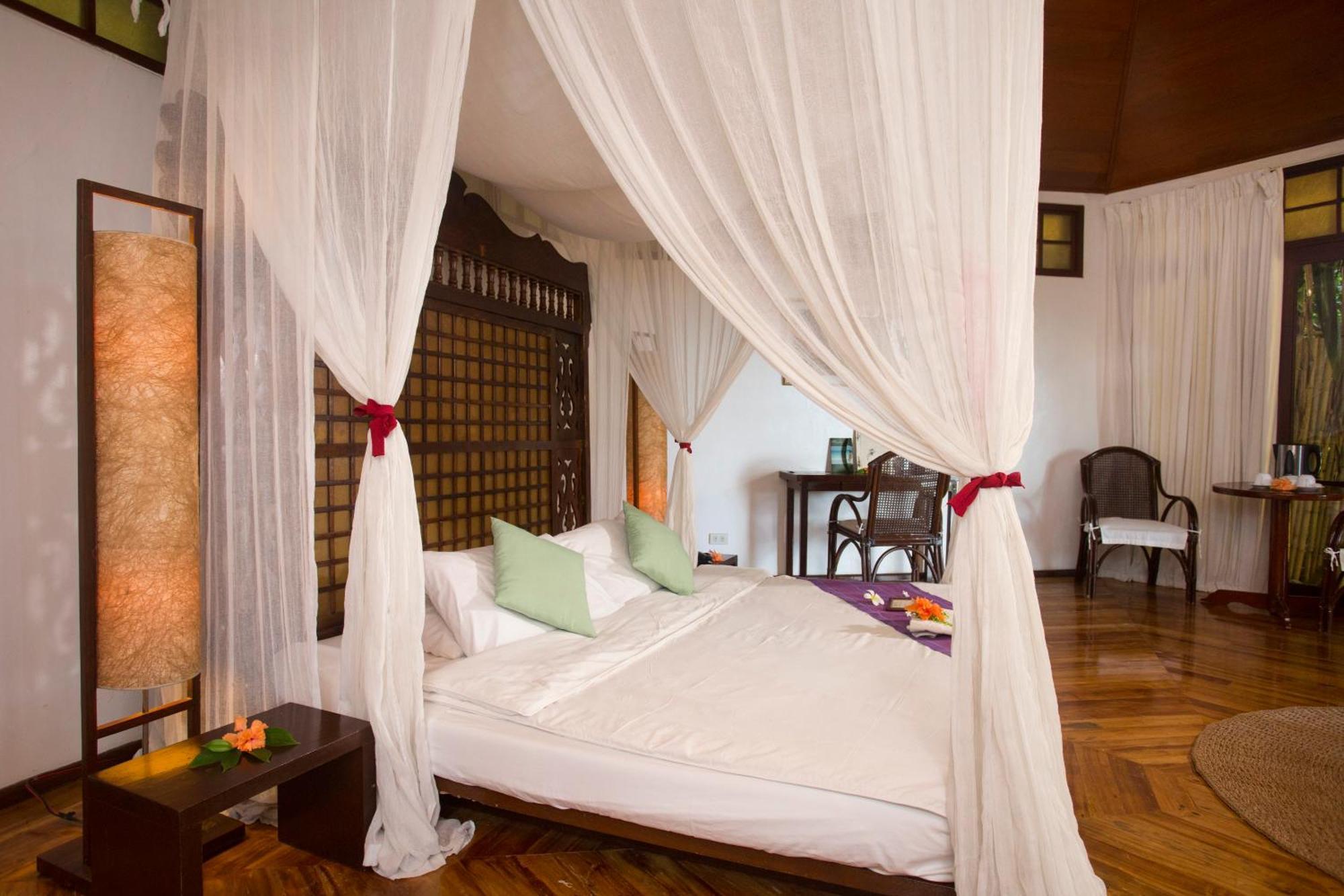 Mandala Spa & Resort Villas Manoc-Manoc Exterior foto
