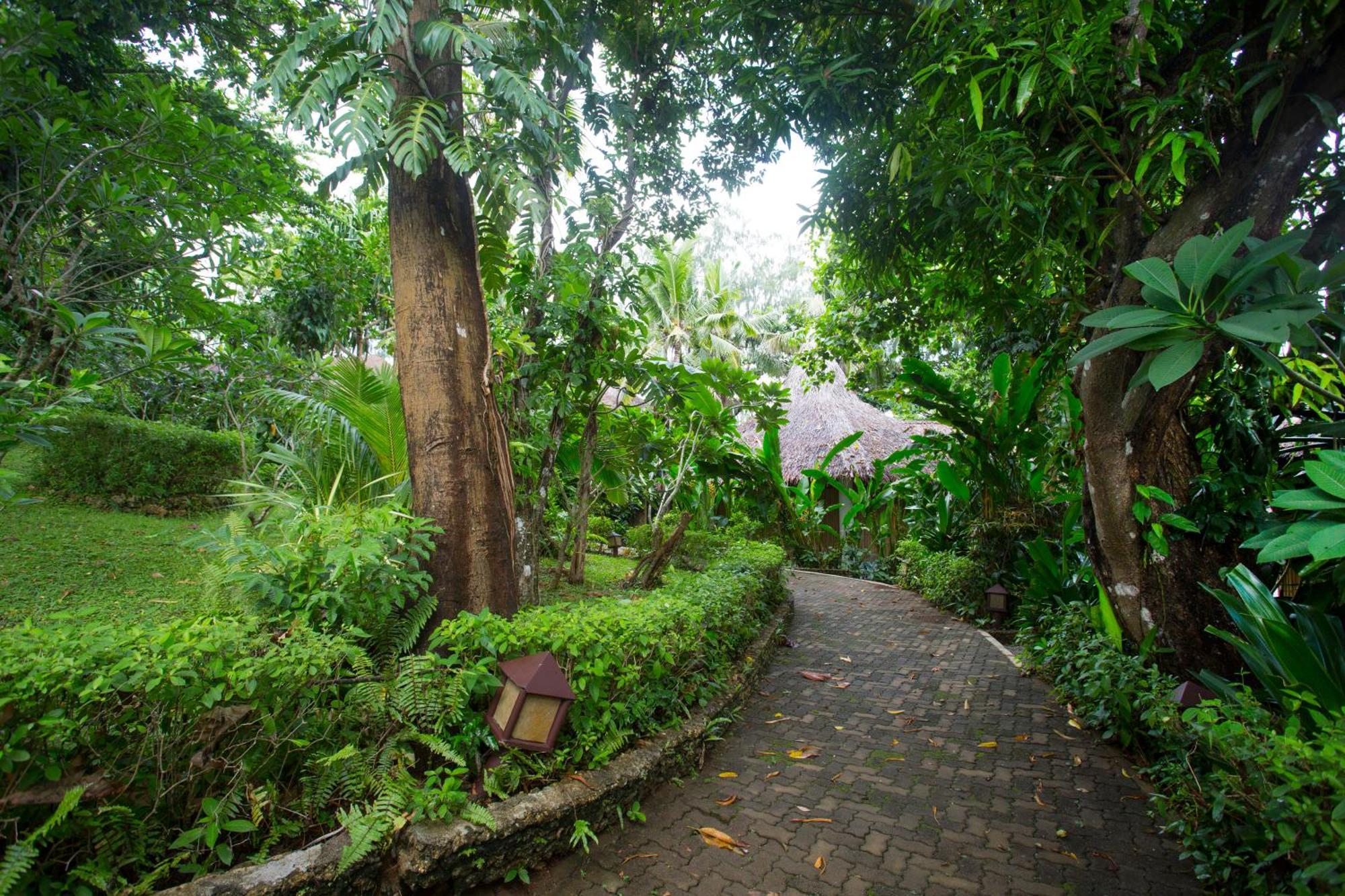 Mandala Spa & Resort Villas Manoc-Manoc Exterior foto
